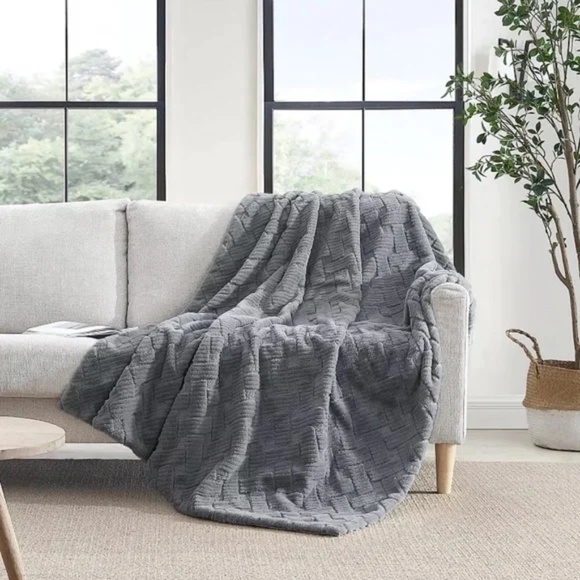 Koolaburra by UGG | NWT Crystelle Faux Fur Throw Blanket – Soft Geo Texture - Picture 8 of 9